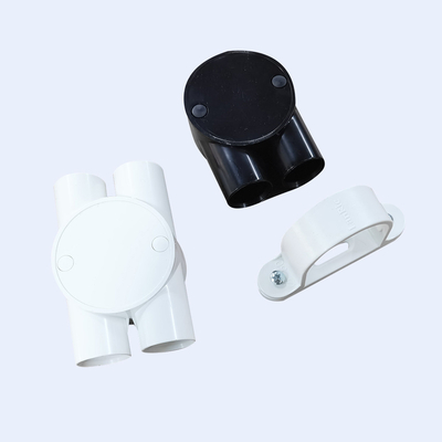Białe siodełko ze śrubą M4 do rurki upvc 20MM 38MM 32MM dostawca